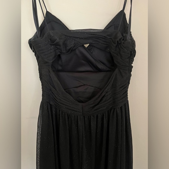 Elegant Black Evening Dress - Picture 3 of 6